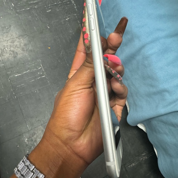 IPHONE 8 PLUS - Picture 7 of 13